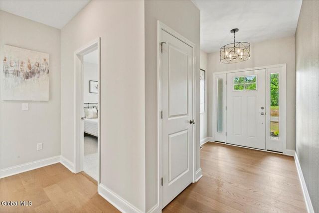 12 Clover Leaf Drive, Halfmoon, NY 12065