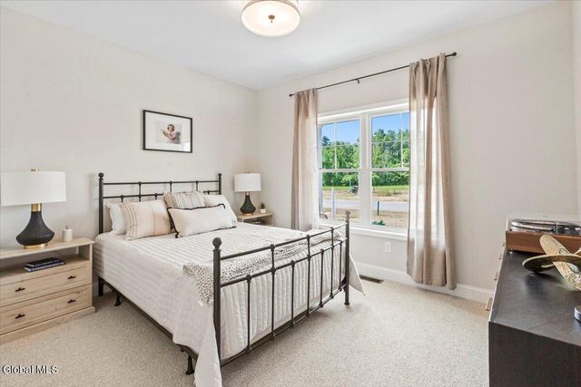 12 Clover Leaf Drive, Halfmoon, NY 12065