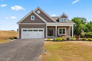 12 Clover Leaf Drive, Halfmoon, NY 12065