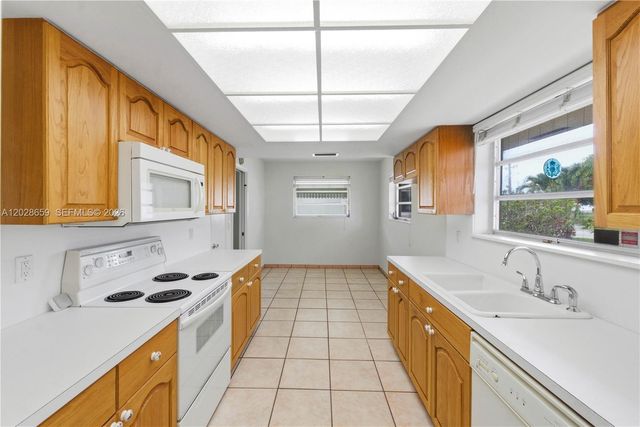 2210 N 52nd Ave, Hollywood, FL 33021