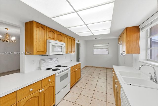 2210 N 52nd Ave, Hollywood, FL 33021
