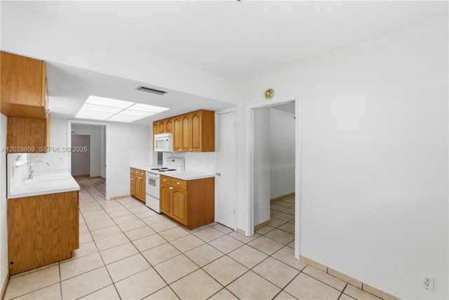 2210 N 52nd Ave, Hollywood, FL 33021