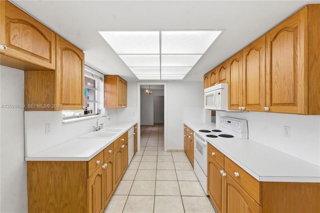2210 N 52nd Ave, Hollywood, FL 33021