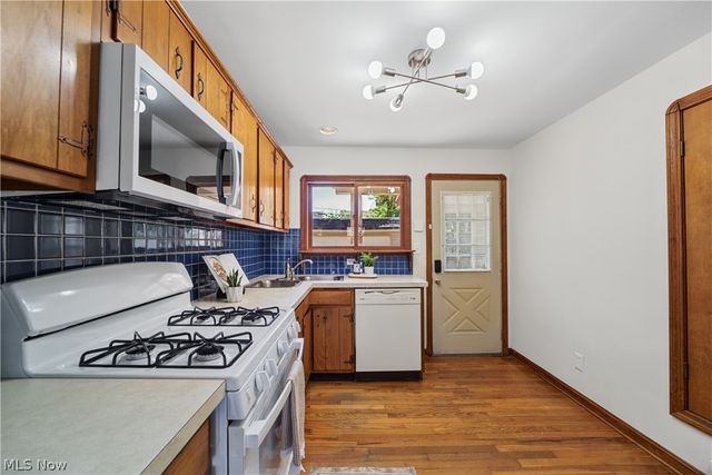 7427 Woodhaven Avenue, Brooklyn, OH 44144