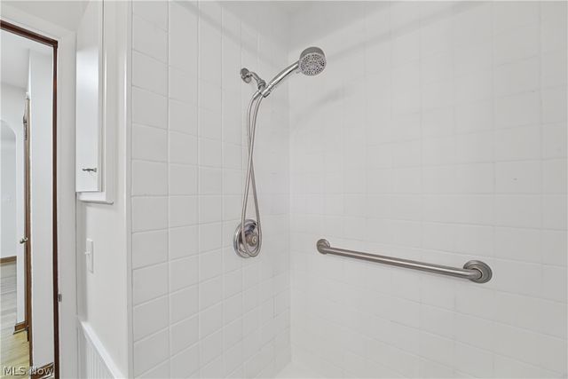 7427 Woodhaven Avenue, Brooklyn, OH 44144