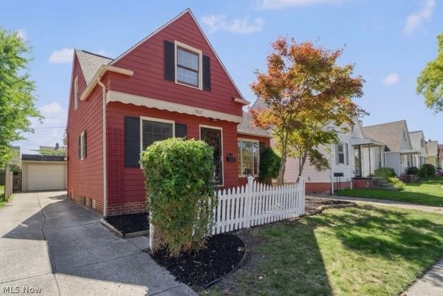 7427 Woodhaven Avenue, Brooklyn, OH 44144