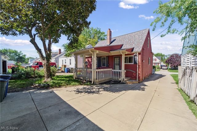 7427 Woodhaven Avenue, Brooklyn, OH 44144