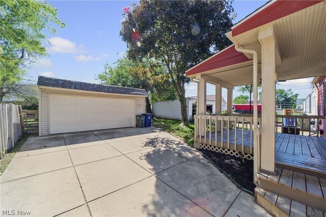 7427 Woodhaven Avenue, Brooklyn, OH 44144