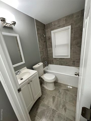 15081 Strathmoor Street, Detroit, MI 48227