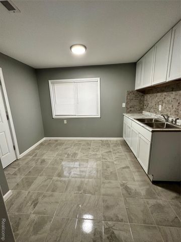 15081 Strathmoor Street, Detroit, MI 48227