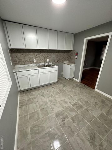 15081 Strathmoor Street, Detroit, MI 48227