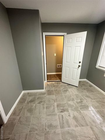 15081 Strathmoor Street, Detroit, MI 48227