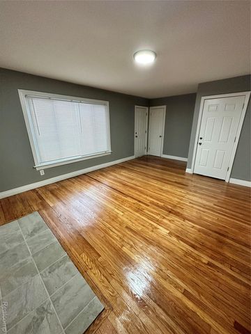 15081 Strathmoor Street, Detroit, MI 48227