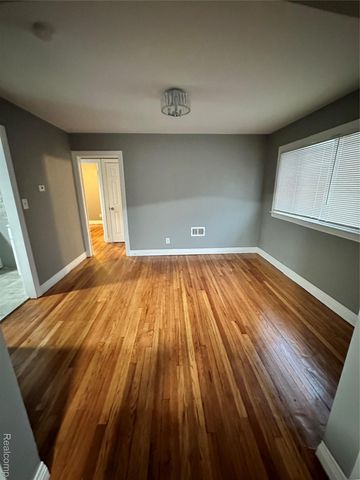 15081 Strathmoor Street, Detroit, MI 48227