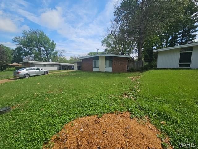 340 Holiday Hill Drive, Florissant, MO 63033