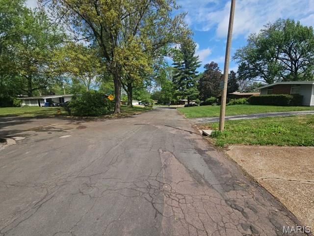 340 Holiday Hill Drive, Florissant, MO 63033