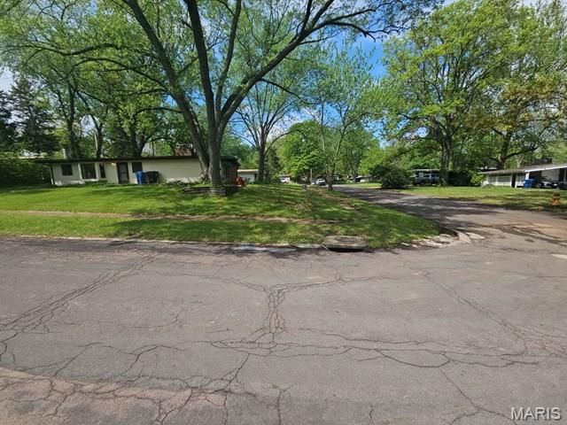 340 Holiday Hill Drive, Florissant, MO 63033