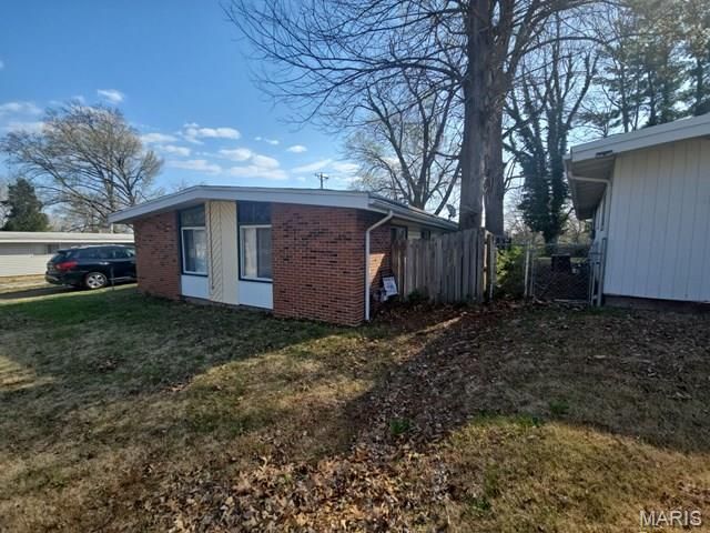 340 Holiday Hill Drive, Florissant, MO 63033