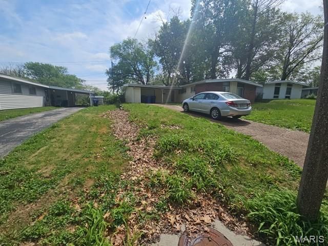 340 Holiday Hill Drive, Florissant, MO 63033