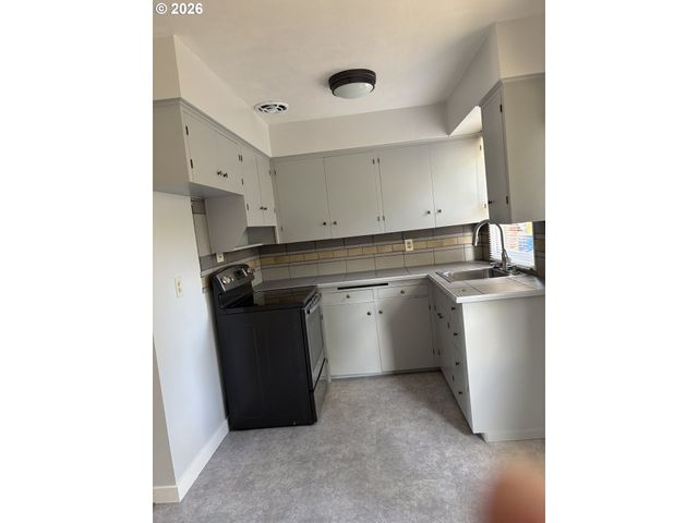 1304 N EMERSON St, Portland, OR 97217