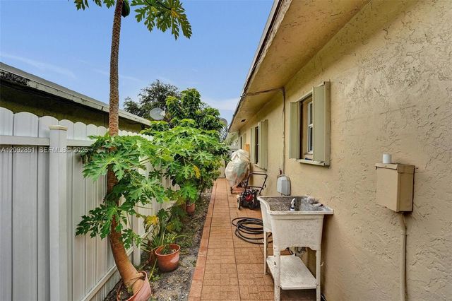 4620 SW 43rd Terrace, Dania Beach, FL 33314