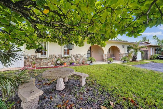 4620 SW 43rd Terrace, Dania Beach, FL 33314