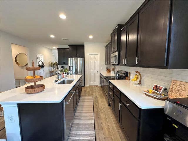 128 Limonite LN, Liberty Hill, TX 78642