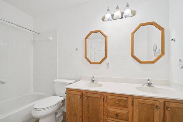 1300 Leah LN, Round Rock, TX 78665