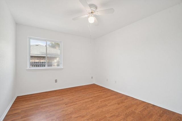 1300 Leah LN, Round Rock, TX 78665