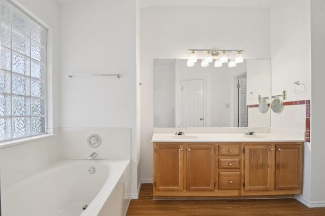 1300 Leah LN, Round Rock, TX 78665