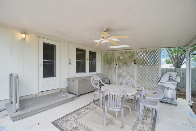 1300 Leah LN, Round Rock, TX 78665