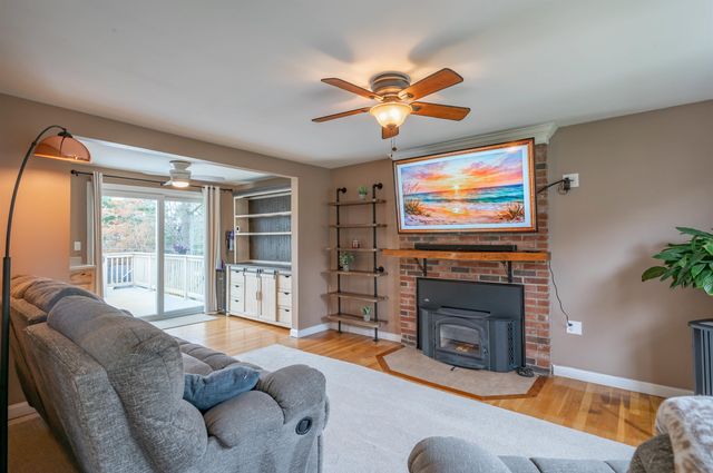 18 Hillside Drive, Nashua, NH 03064