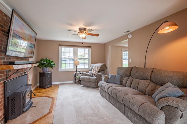 18 Hillside Drive, Nashua, NH 03064