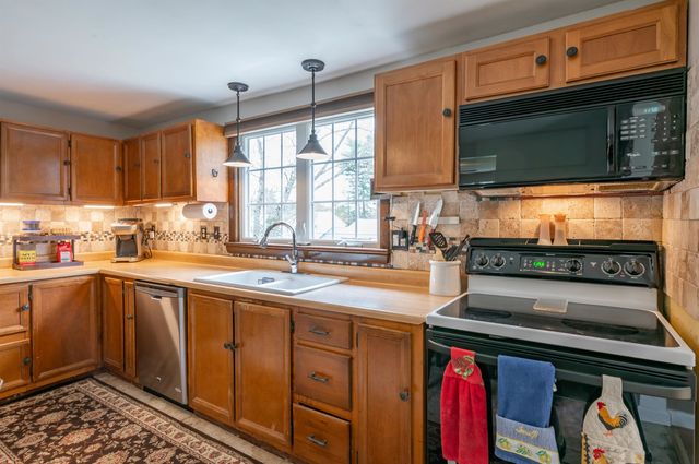 18 Hillside Drive, Nashua, NH 03064