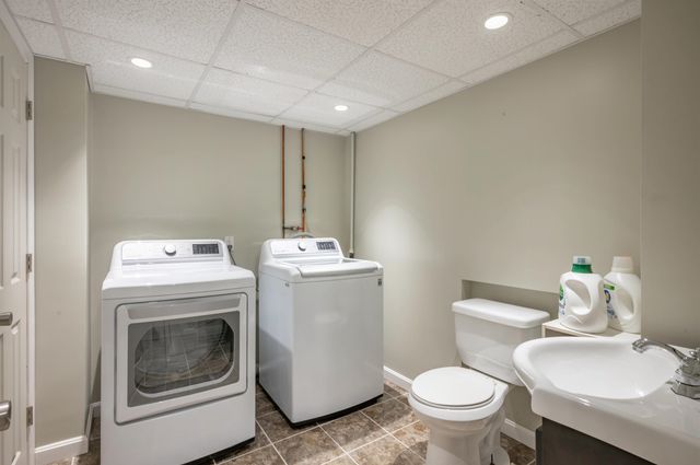 18 Hillside Drive, Nashua, NH 03064