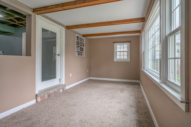 18 Hillside Drive, Nashua, NH 03064