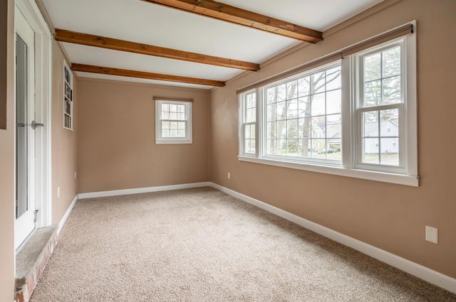 18 Hillside Drive, Nashua, NH 03064