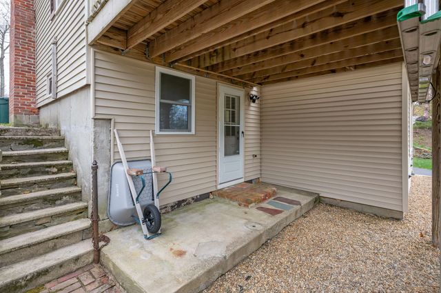 18 Hillside Drive, Nashua, NH 03064