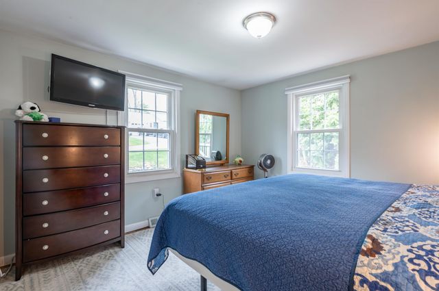 18 Hillside Drive, Nashua, NH 03064