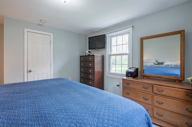 18 Hillside Drive, Nashua, NH 03064