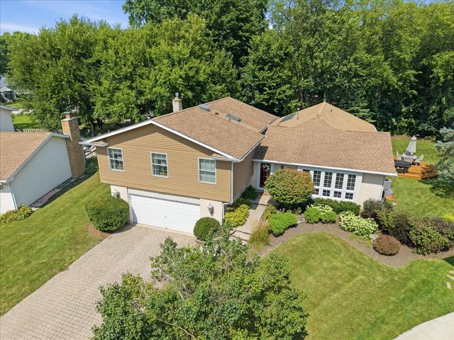 206 Londonderry Court, Mundelein, IL 60060