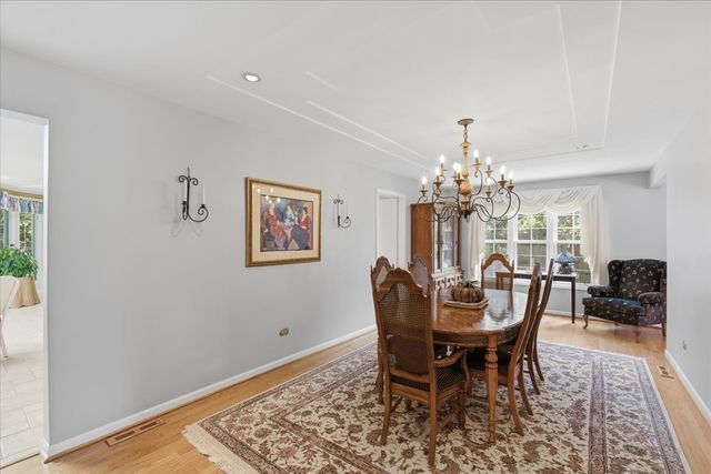206 Londonderry Court, Mundelein, IL 60060