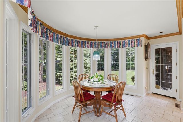206 Londonderry Court, Mundelein, IL 60060