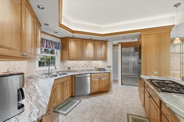 206 Londonderry Court, Mundelein, IL 60060