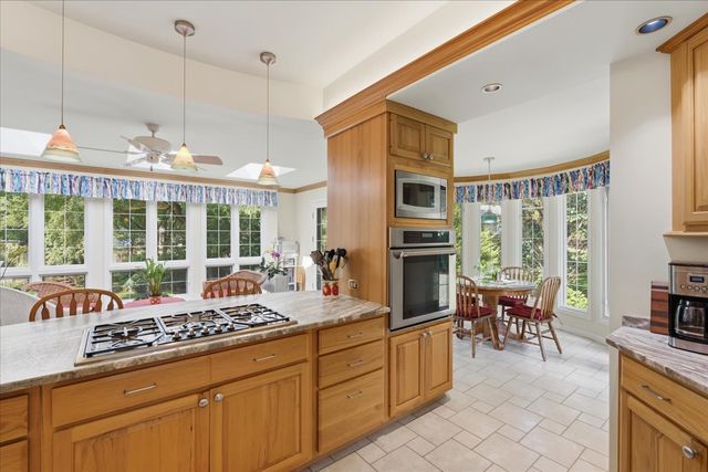 206 Londonderry Court, Mundelein, IL 60060