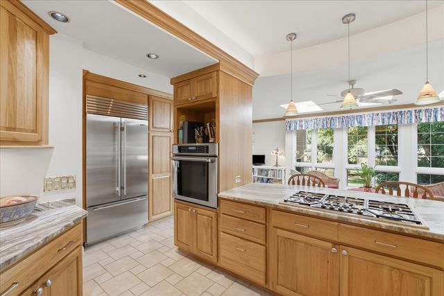 206 Londonderry Court, Mundelein, IL 60060