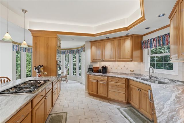 206 Londonderry Court, Mundelein, IL 60060