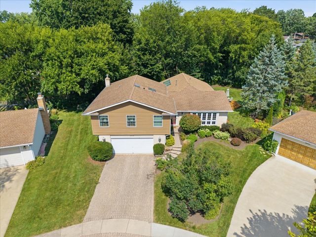 206 Londonderry Court, Mundelein, IL 60060