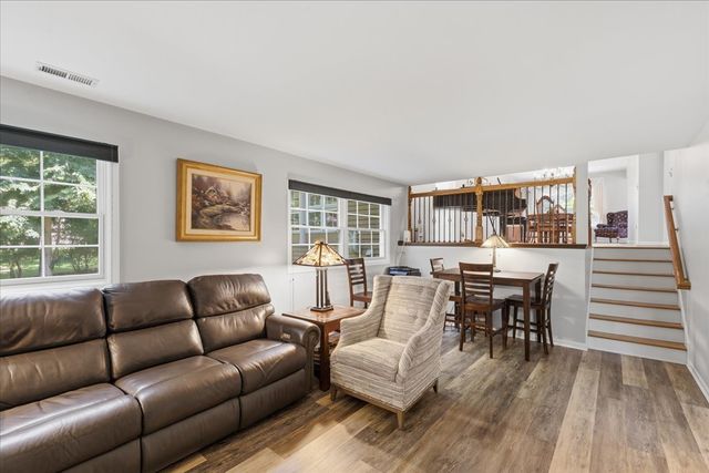 206 Londonderry Court, Mundelein, IL 60060