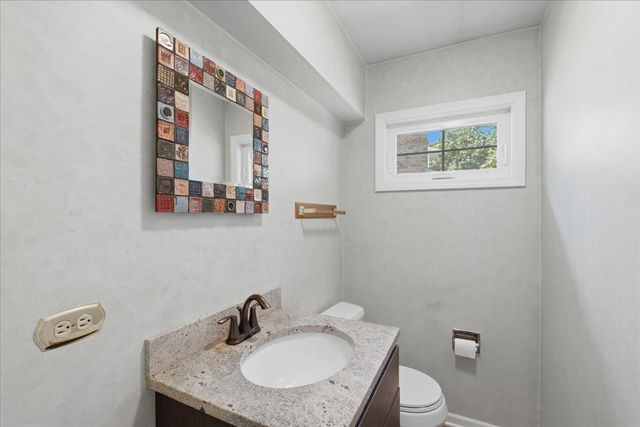 206 Londonderry Court, Mundelein, IL 60060
